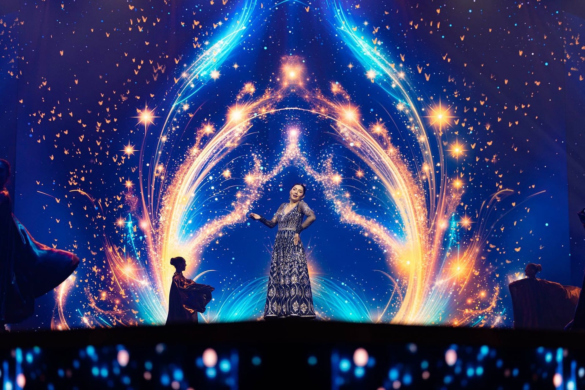 Vocalist in front of a gold and blue arched LED look, HUM Awards 2024, OVO Wembley.