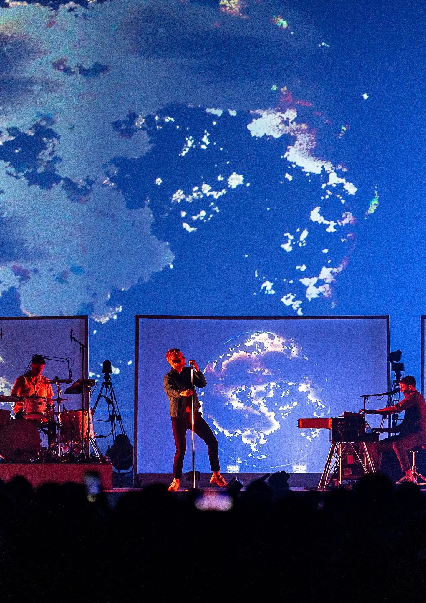 Planet on the LED wall, cameras on deck, band in amber light, Keane Hopes and Fears UK Arena Tour 2024.