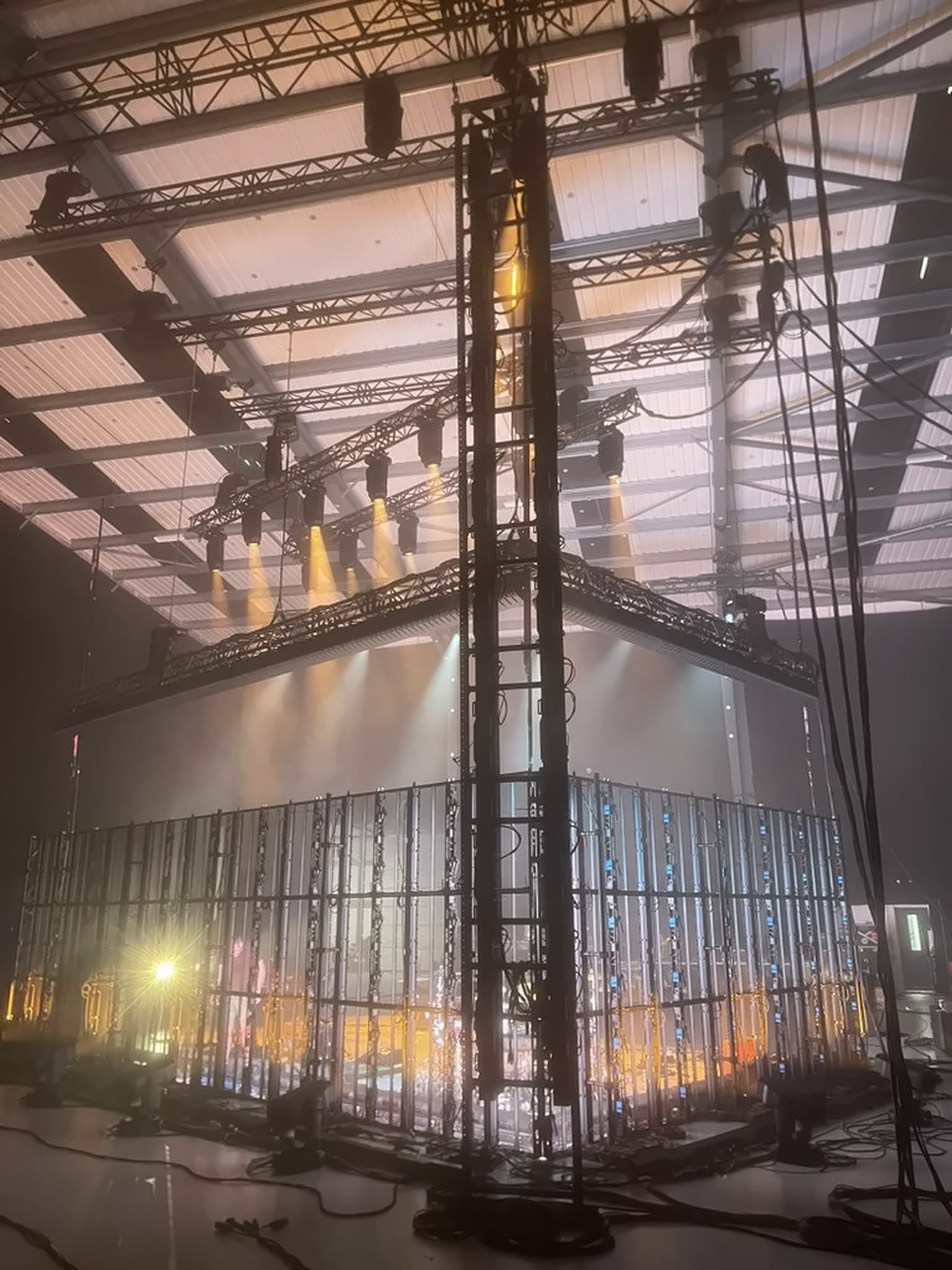 Transparent LED volume in a rehearsal hall, overhead truss and a cable tower, Rag'n'Bone Man 2024 UK and EU tour.